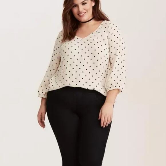 Torrid Ivory Polka Dot Georgette Blouse size 2 - Picture 1 of 9